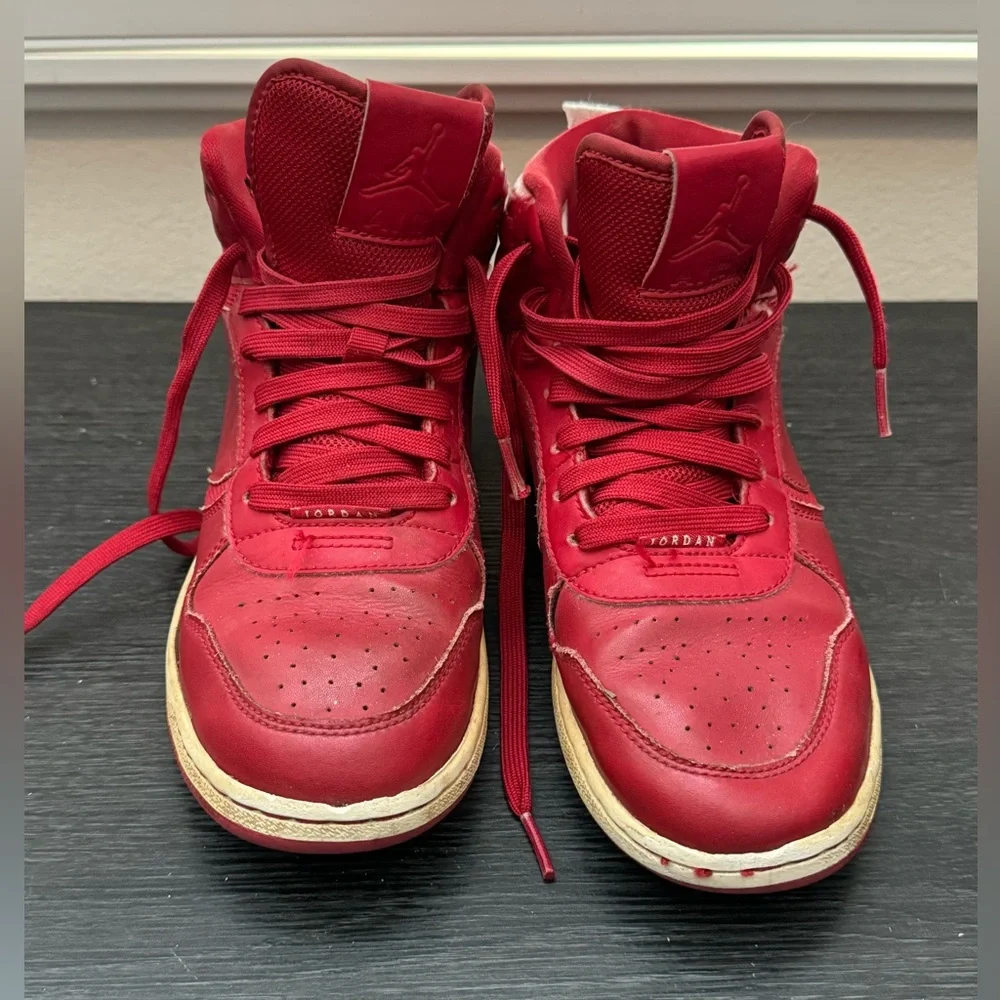 Nike Air Jordan Heritage Red Basketball Shoes Sneakers 886310-601 Boys 6Y